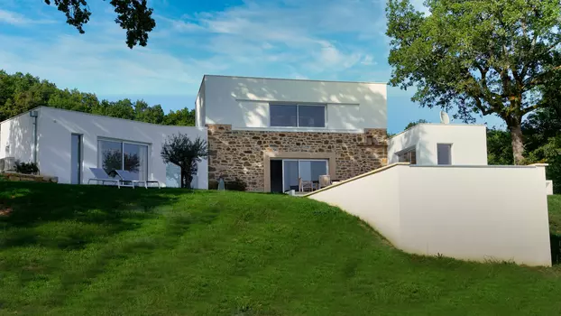 le gite la cubane dans le tarn et garonne (occitanie), près de saint-antonin noble-val, d'architecture contemporaine, en trois partie : aile gauche faisant office de chambre, aile centrale à deux niveaux, chambre et salon, aile droite faisant office de cuisine